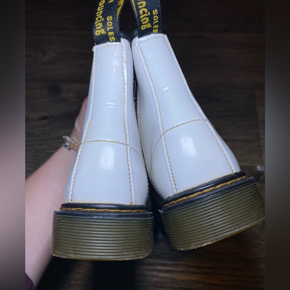 VGUC White Dr. Martens Boots Women’s Size 5/Men’s Size 4 Big Kid - Picture 7 of 13
